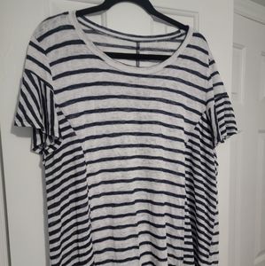 Lane Bryant white and blue strip shirt in very good conditions size 22/24